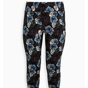 Torrid Pixie Pants- Skinny Studio Luxe Ponte High-Rise, size 2R, NWT
